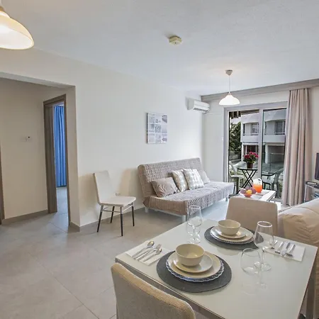 Helle Mit Balkon Appartamento Ayia Napa