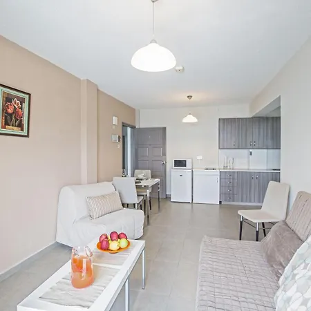 Helle Mit Balkon Apartmán *